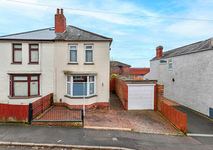 3 Bedroom Semi-Detached House For Sale In Oxford Street, Kettering, NN16