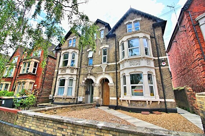 Flat To Rent In Clapham Road, Bedford, MK41