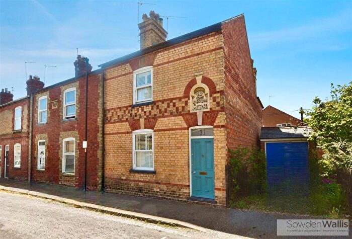 3 Bedroom End Of Terrace House For Sale In Vine Street, Stamford, PE9