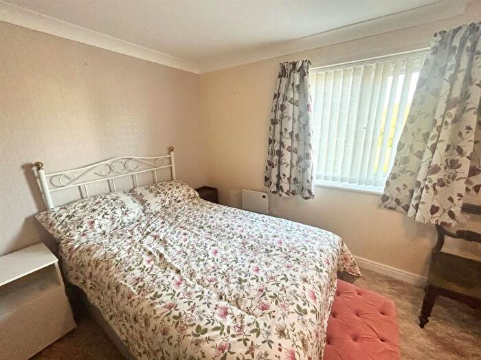 2 Bedroom Apartment To Rent In Rhos Promenade, Rhos On Sea, Colwyn Bay, LL28