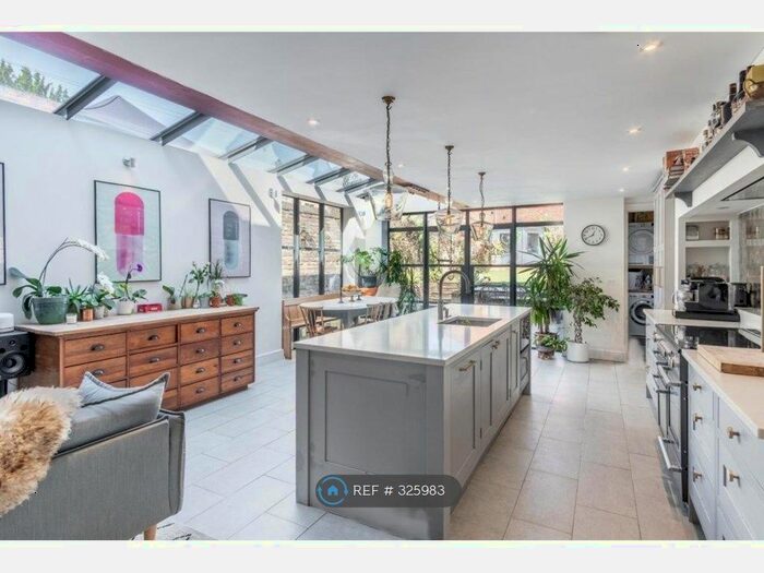 4 Bedroom Semi-Detached House To Rent In Chapel Hill, Stansted, CM24