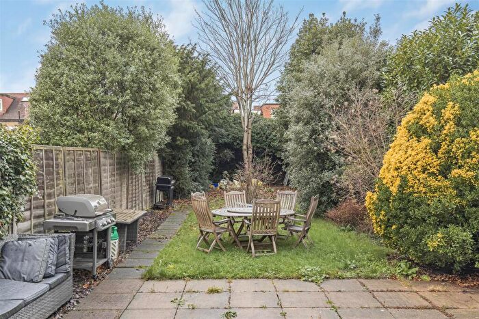 1 Bedroom Flat To Rent In Palewell Park, East Sheen, SW14