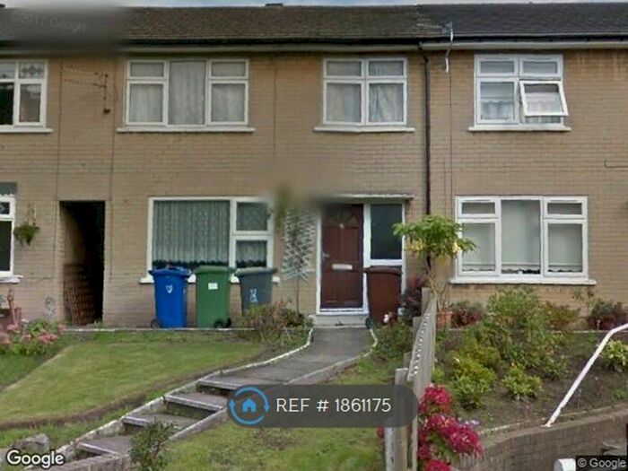 3 Bedroom Terraced House To Rent In Halliwell Road, Manchester, M25