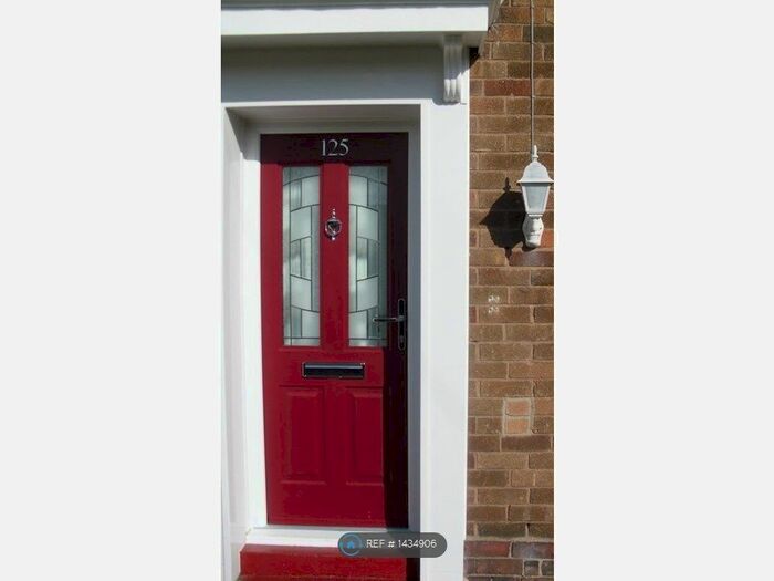 3 Bedroom Semi-Detached House To Rent In Fernwood Crescent, Nottingham, NG8