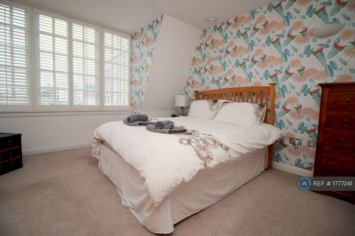 2 Bedroom Flat To Rent In Barry Lane, Cardiff, CF10