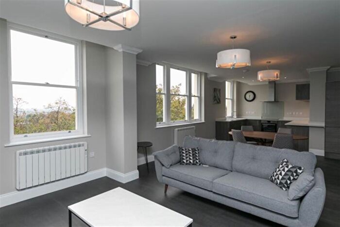 2 Bedroom Apartment To Rent In Clinton House, Clinton Terrace, NG7