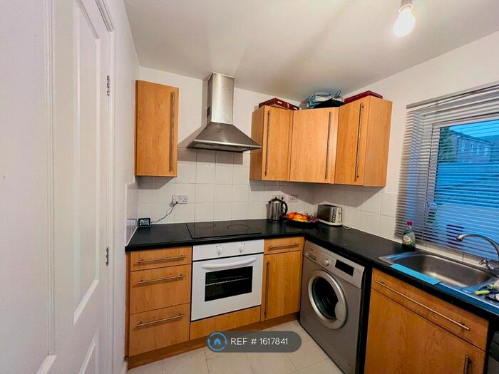 2 Bedroom Maisonette To Rent In Saddlecote Close, Manchester, M8