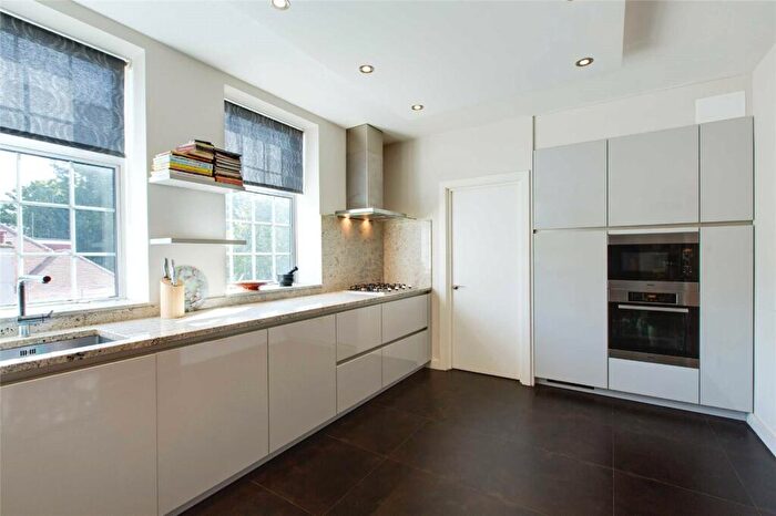 3 Bedroom Apartment To Rent In Garden Court, Garden Road, St John's Wood, London, NW8