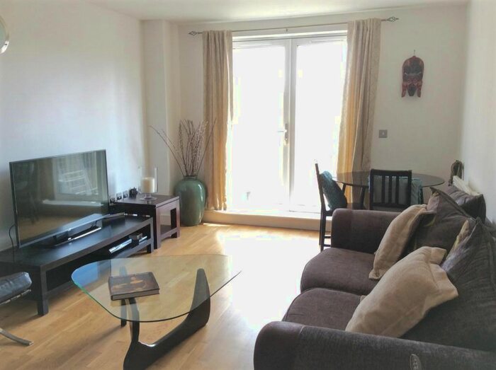 2 Bedroom Flat To Rent In Peckham Grove, Peckham, SE15