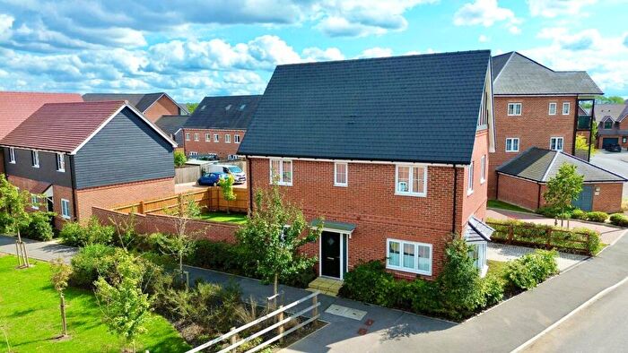 3 Bedroom Detached House For Sale In Dairy Road, Finchwood Park, Wokingham, Berkshire, RG40