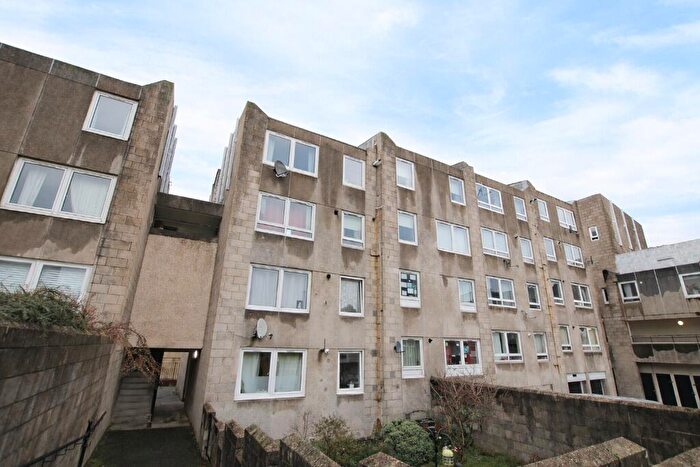 2 Bedroom Maisonette To Rent In Carnegie Court, Newington, Edinburgh, EH8