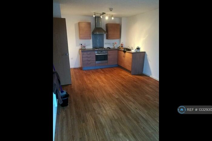 2 Bedroom Flat To Rent In The Quadrant, Salford, M7