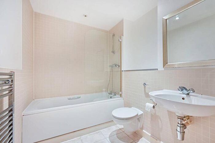 1 Bedroom Flat To Rent In The Bittoms, Kingston, Kingston Upon Thames, KT1