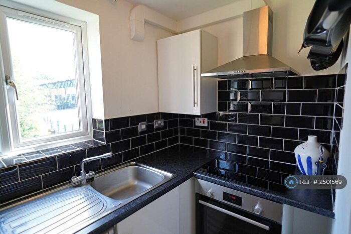 Studio To Rent In Seymour Road, London, E10