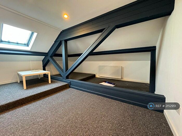 3 Bedroom Flat To Rent In The Drive, Hove, BN3