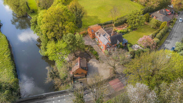 6 Bedroom Detached House For Sale In Birmingham Road, Sutton Coldfield, B76