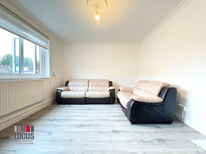 2 Bedroom Flat To Rent In Southwood Court, Wynyatt Street, London, EC1V