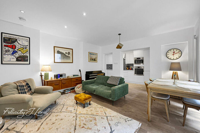 2 Bedroom Flat For Sale In Beresford Road, London, N5