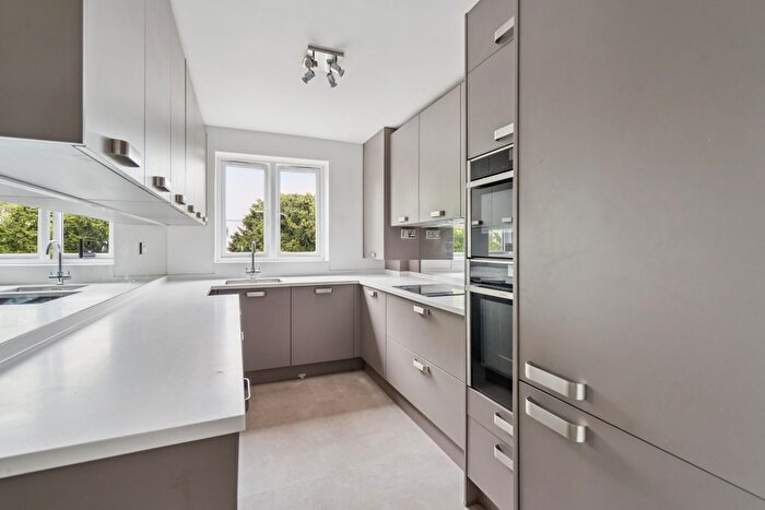 3 Bedroom Flat For Sale In - Eastbury Avenue, Northwood, HA6