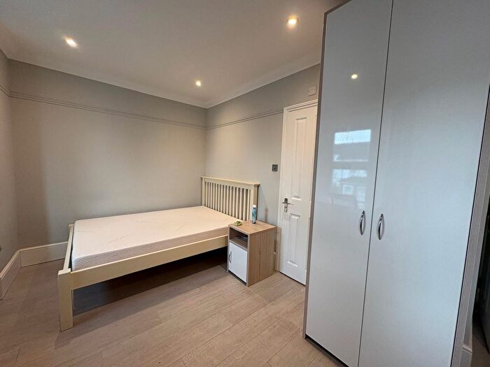 5 Bedroom Semi-Detached House To Rent In Morris Road, Southampton, SO15