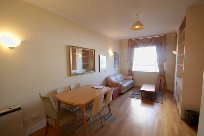 2 Bedroom Flat To Rent In North Block, County Hall, Chicheley Street, London, SE1
