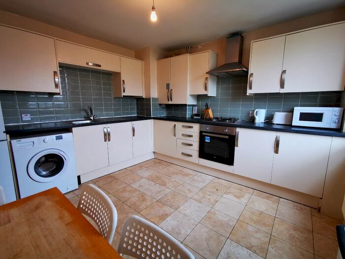 4 Bedroom Maisonette To Rent In Brion Place, London, E14