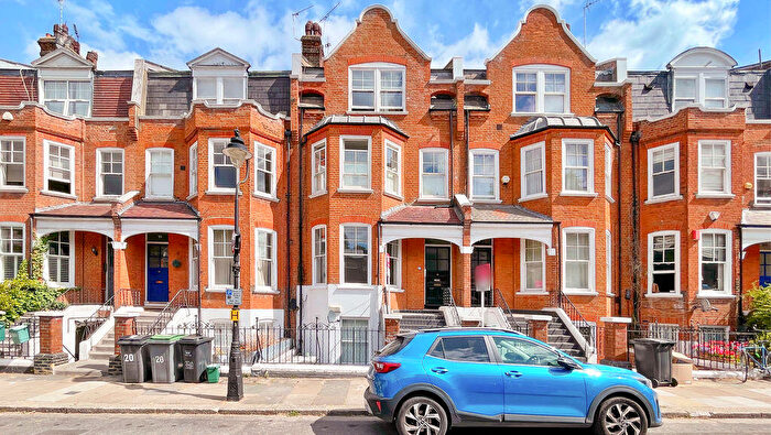 2 Bedroom Flat For Sale In Hillside Gardens, Highgate, N6