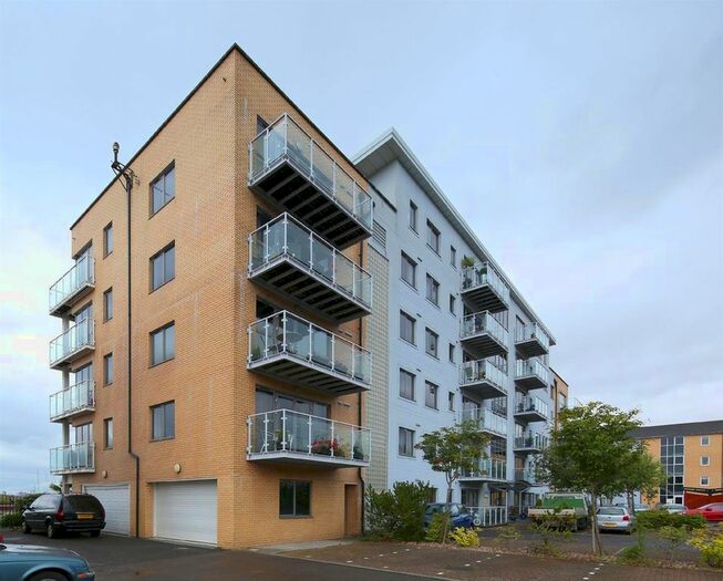 2 Bedroom Flat To Rent In Marconi Avenue, Penarth, CF64