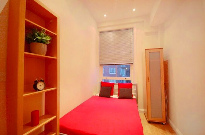 1 Bedroom Flat To Rent In Palace Court, Notting Hill / Bayswater W2