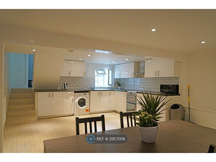 6 Bedroom Terraced House To Rent In Mossford Street London, London, E3