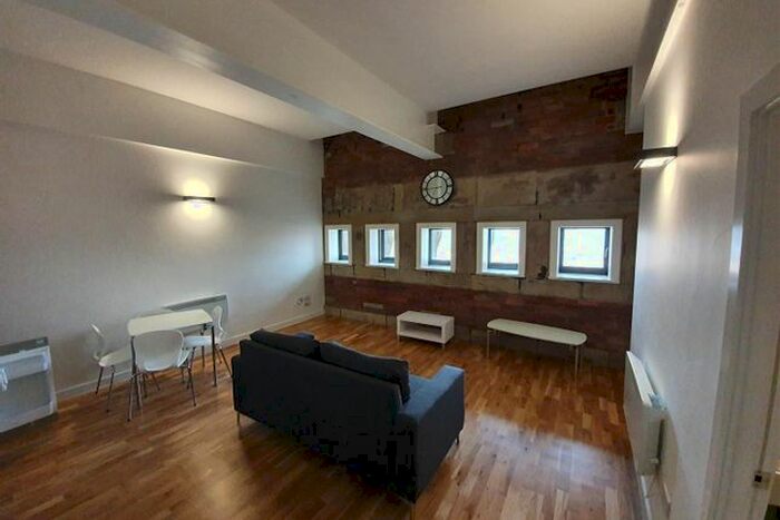 2 Bedroom Flat To Rent In Velvet Mills, Bradford, BD9