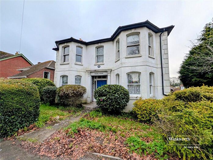 4 Bedroom Detached House For Sale In Lymington Road, Highcliffe, Christchurch, BH23