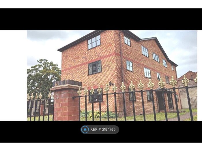 1 Bedroom Flat To Rent In The Grange, Acton, W3