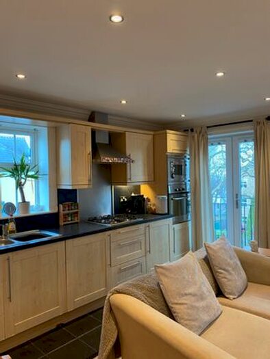 2 Bedroom Flat To Rent In Hallamgate Road, Broomhall, Sheffield, S10