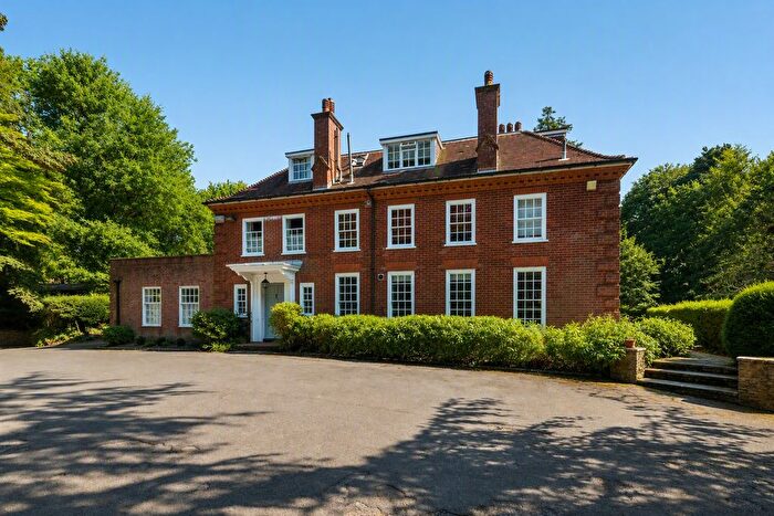 2 Bedroom Flat For Sale In Farnham Lane, Haslemere, Surrey, GU27