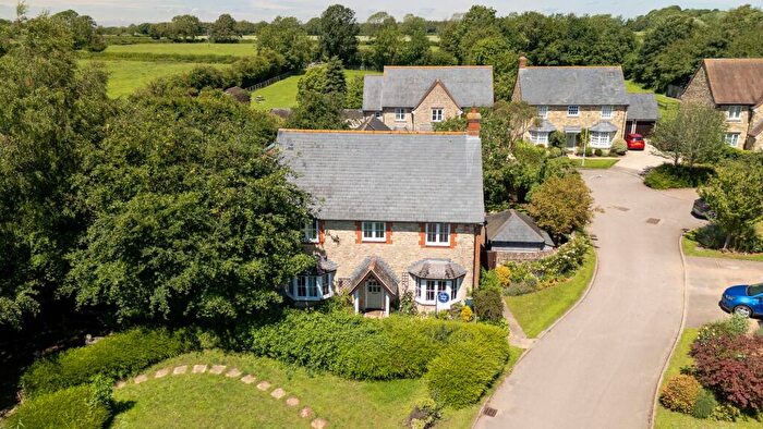 5 Bedroom Detached House For Sale In Town Well End, Fritwell, OX27