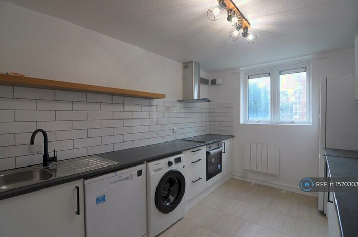 2 Bedroom Flat To Rent In Beauclere House, Sutton, SM2