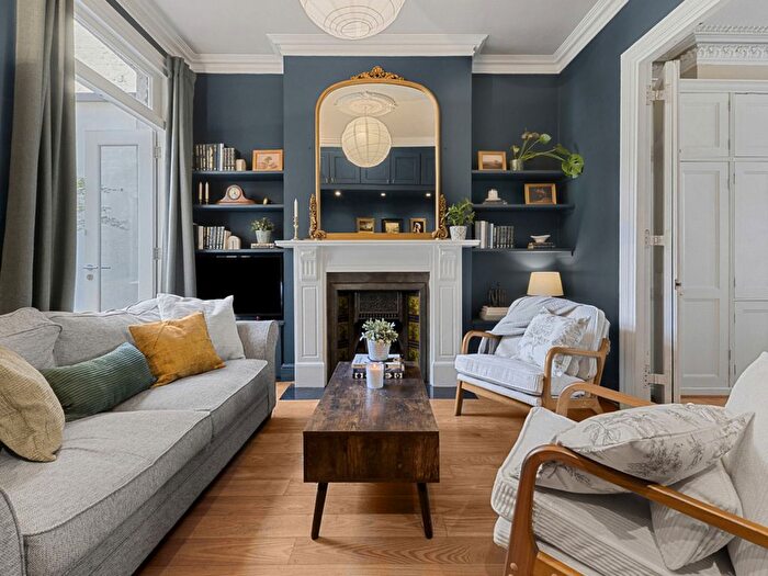 1 Bedroom Flat For Sale In Lynette Avenue, London, SW4