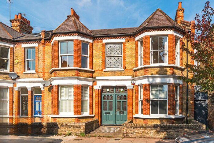 2 Bedroom Flat For Sale In Venn Street, London, SW4