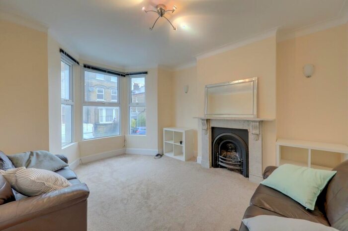 2 Bedroom Flat To Rent In Fransfield Grove, Sydenham, London, SE26