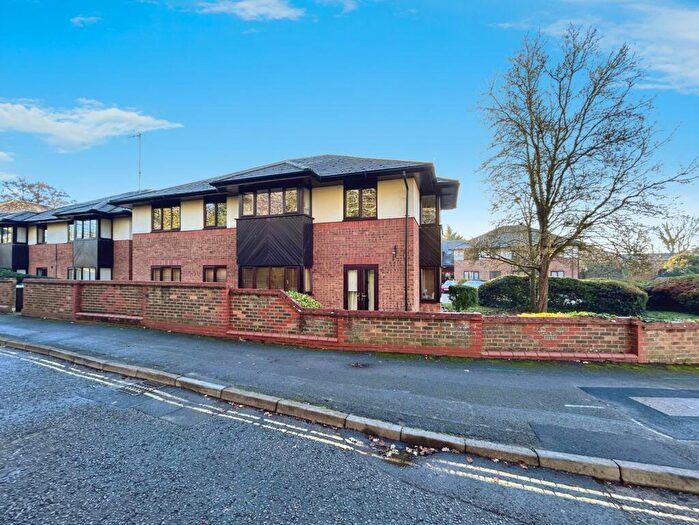 2 Bedroom Apartment For Sale In Lakeside Court, Old Cove Road, Fleet, GU51