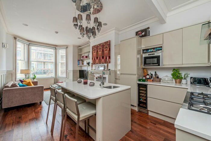 2 Bedroom Flat To Rent In Warwick Road, London, SW5