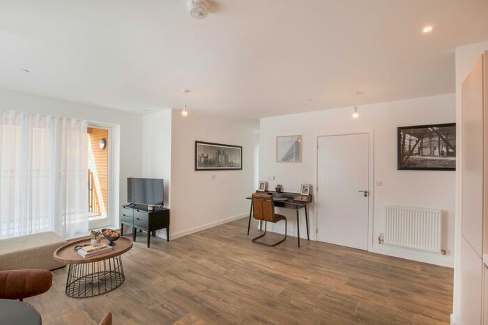 2 Bedroom Flat To Rent In Western Circus, East Acton, London, W3