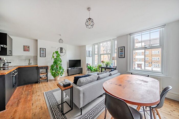 2 Bedroom Flat For Sale In Cavendish Road, Clapham South, London, SW12