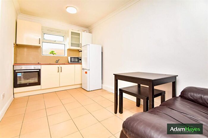 2 Bedroom Apartment To Rent In Crossway, North Finchley, N12