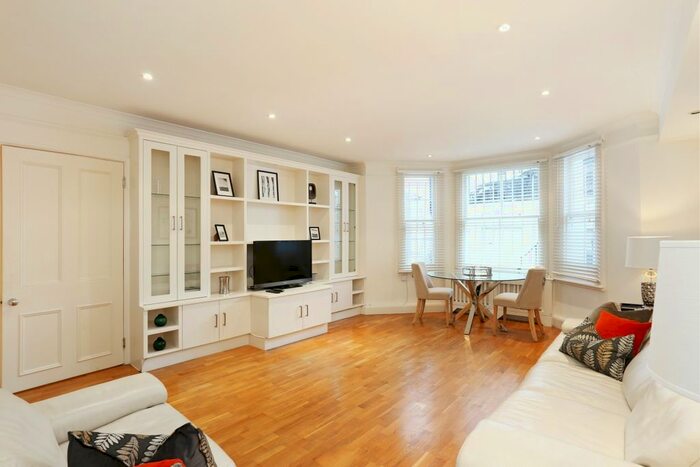 3 Bedroom Flat To Rent In Courtfield Gardens, London, SW5