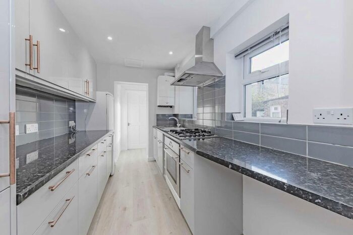 1 Bedroom Flat To Rent In Brackenbury Road, London W6