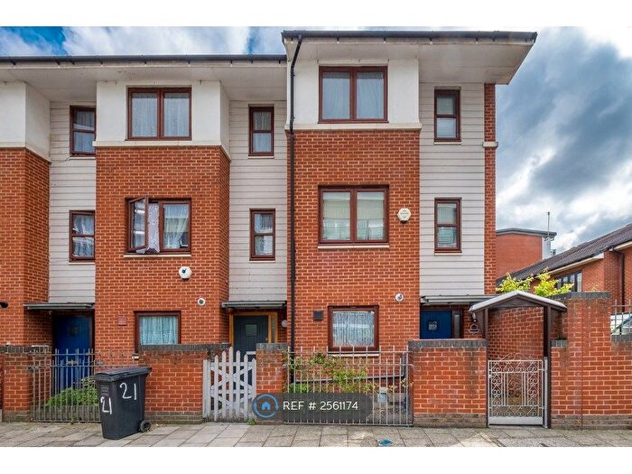 3 Bedroom Terraced House To Rent In Concorde Way, London, SE16