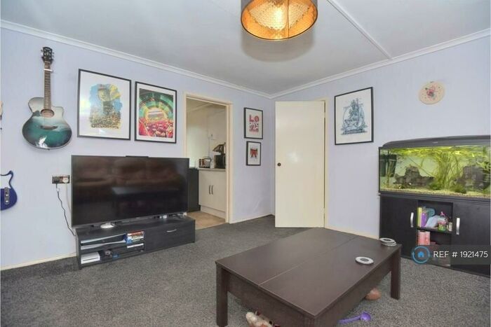 2 Bedroom Maisonette To Rent In Gorse Hall Road, Dukinfield, SK16