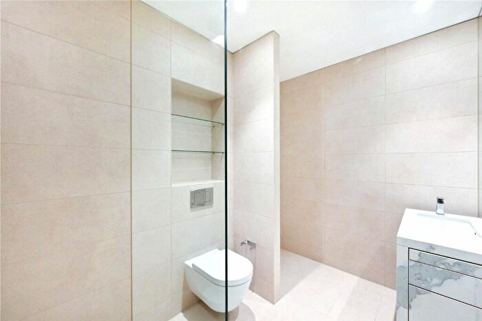 Apartment To Rent In Park Drive, London, E14